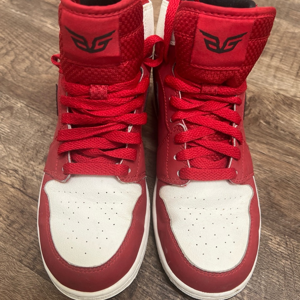 Nike Air Jordan 1 Reteo Mid Blake Griffen   Red and White Athletic Shoes Size 5
